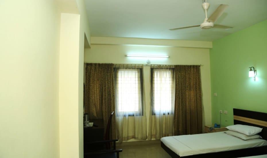 Sri Srinivasa Residency 호텔 Kadapa 외부 사진